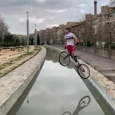 An impossible physics defying jump ? - Sergi Llongueras