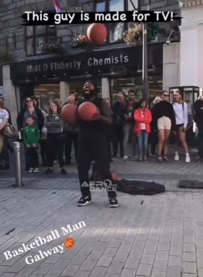This guy’s juggling skills