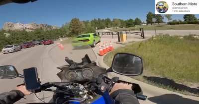 bikers find 2 lost kids wandering alone on the side of the road and help to find their parents