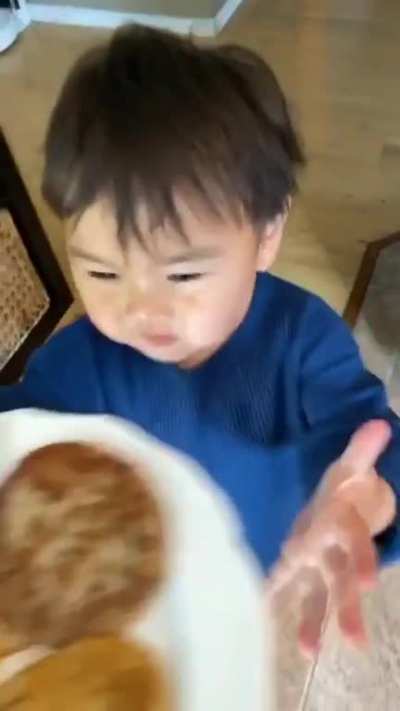 Those cheeks and those manners!! I can't..??