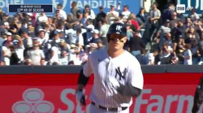[Highlight] A HR has been hit at Yankee Stadium. It's Anthony Rizzo