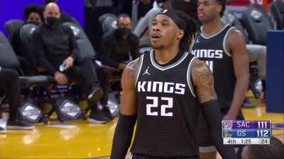 [Highlight] Oubre successfully 'distracts' Holmes at the free throw line in the fourth quarter