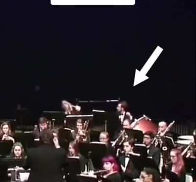 to play the drum