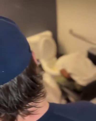 Man attempts to eat what’s marketed as “world’s hottest chicken sandwich” his bodies physical reaction is utter insanity.