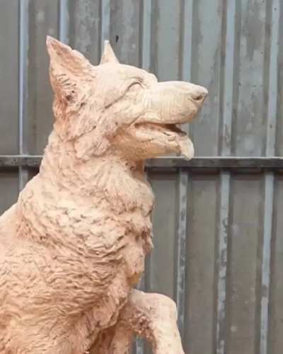 This artist makes animal sculptures out of the wood and they look unbelievable
