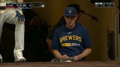 [Highlight] The Milwaukee crowd booed Jesse Winker following his PH groundout.