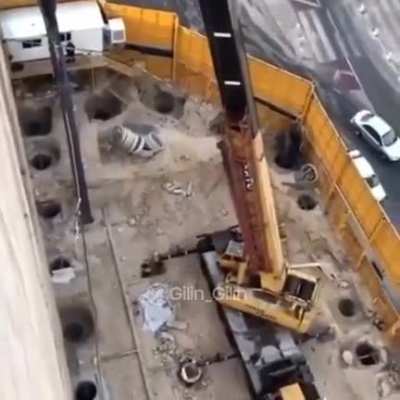 Falling pieces of the building in tehran date: 2/10/2020