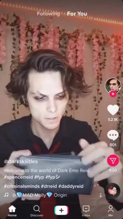 Dude literally calls himself “dark emo Reid” like bruh get your own personality