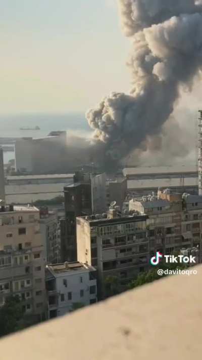 Shockwaves from an explosion from different angles