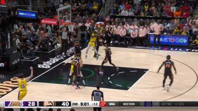 [Highlight] Pat Bev does some bs and scores two points