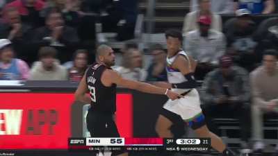 [Highlight] LA Clippers PA Announcer says Nic Batum "for trois" instead of "for three" on his 3 point makes