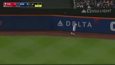 [Highlight] MVP Bryce Harper extends the Phillies lead with a Sac Fly