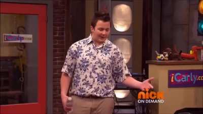 iCarly without the laughing track