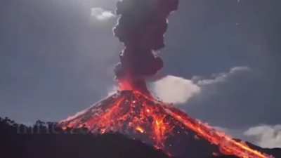 A scary Volcano eruption in Ecuador