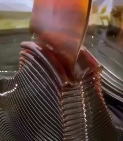 The way this varnish flows..........