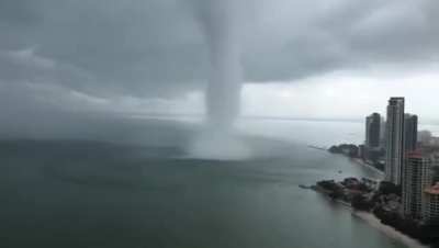 ? Massive waterspout spotted in Malaysia (April 2nd 2019)