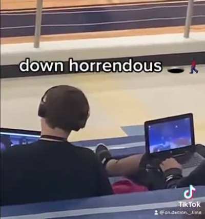 Who even risks this in public lol.