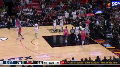 [Highlight] Bradley Beal gets away with travel, shaqtin (Yesterday night).
