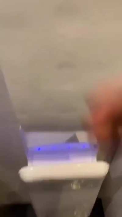 Abrupt hand dryer