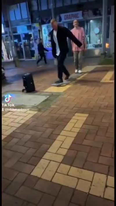 Funny Drunk Interactions of a Busker on Cuba Street ??