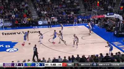 [Highlight] Giannis showing his improved handles as he fools Malik Monk and then dodges the whole Kings team to finish with a finger roll layup