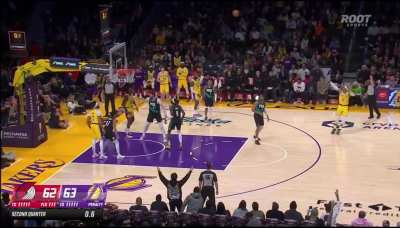 [Highlight] Sharpe elevates to another dimension to throw down the put-back dunk with one hand
