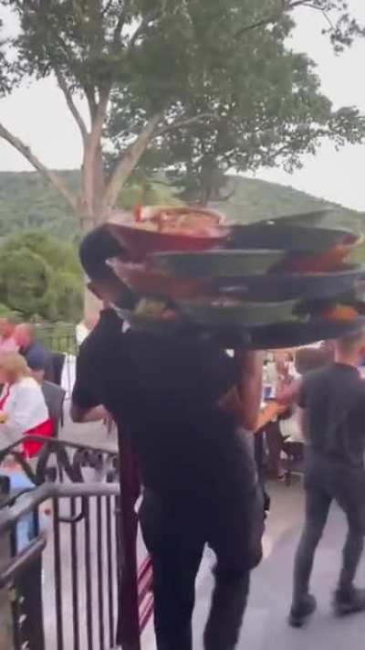 This waiter carries
