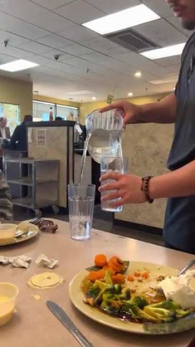 Waiter shows off skills with water