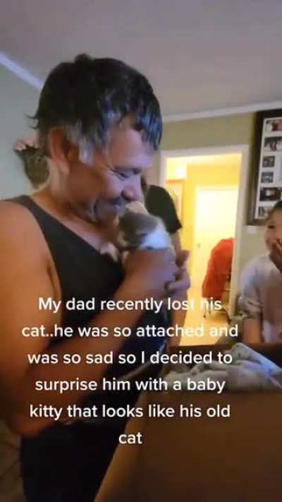 the way he holds the baby kitty ❤