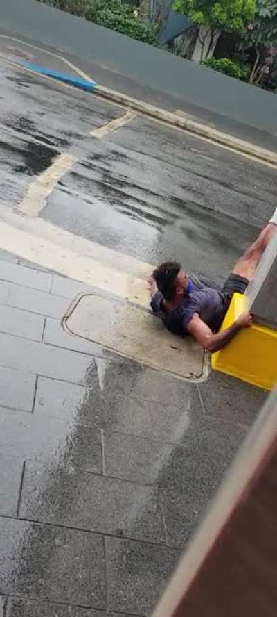 Apperently this is the effect of a drug called "La flaca" recorded on my way to work.