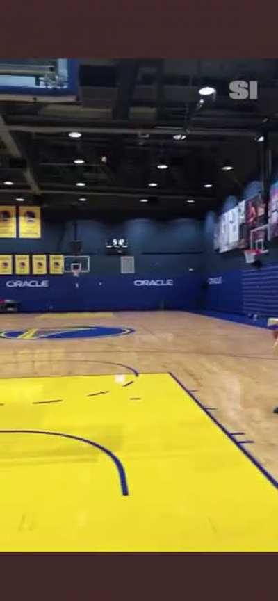 Steph Curry is not human ?