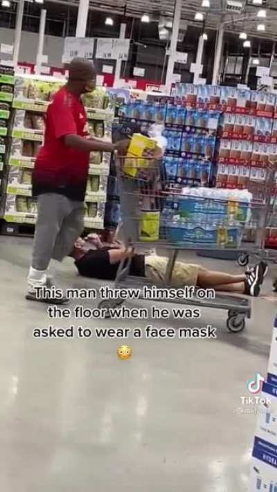 This antimask MAGA dumbfuck threw himself on the ground like a toddler, when he was asked to wear a mask in the store