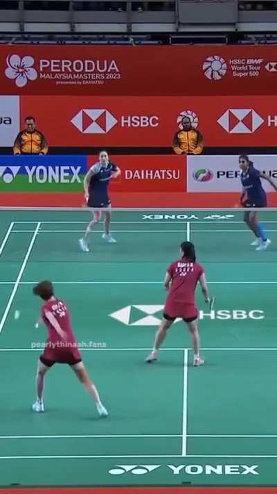 Absolutely insane women's badminton rally