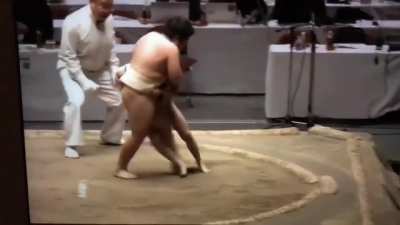How this tiny kid outwrestles someone way above his weight class