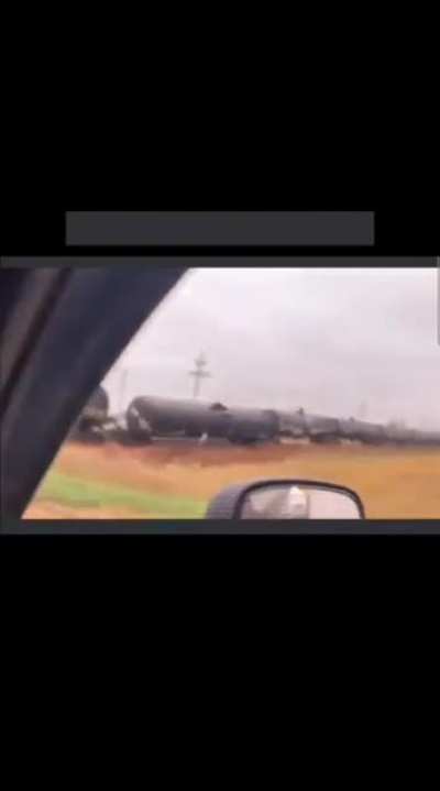 Train carrying ethanol derails in Fairmont, MN Oct 27, 2021