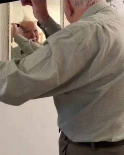 This Grandpa Found Out He Can Style His Hair With a Vacuum