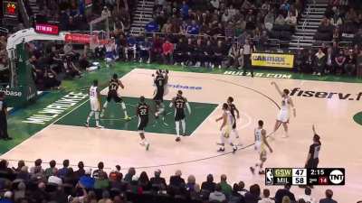 [Highlight]Klay Thompson becomes the 13th player in NBA History with 2,000 career 3-pointers made!