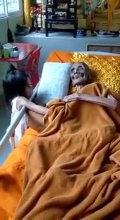 109 year old Thai Buddhist Monk, unbelievably skinny to be alive.