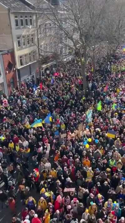 In Cologne 250.000 demonstrated for Ukraine instead of doing carnival ??