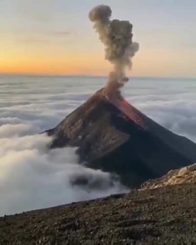 ? Backpackers in Guatemala captured erupting Fuego volcano