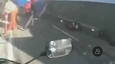Exact moment when the steel bar from a skyway crashed into the road (11.21.2020 - Philippines)