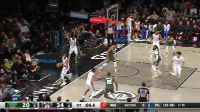 [Highlight] Giannis drops the hammer on two Nets