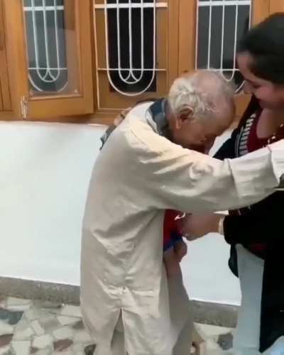 Grandfather's reaction after seeing his grandson! ?