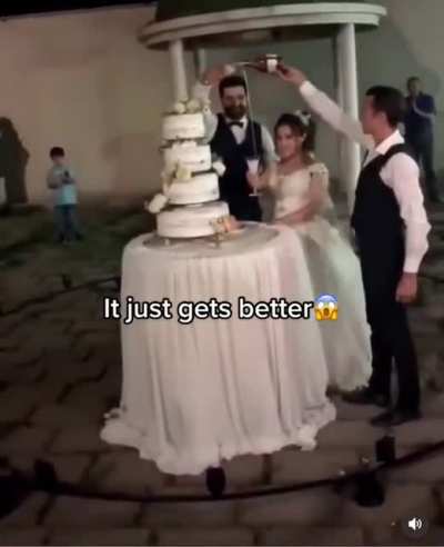 Imagine this happening on your wedding day ?