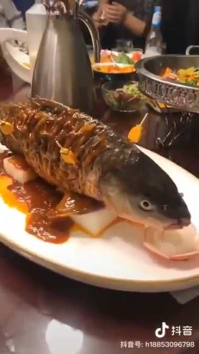 It’s also possible in China to get yin-yang fish: a fish whose body is deep fried while it’s head is protected. “Speed is the key — when you prepare the fish, you can’t hurt its internal organs, so when you serve it, it can stay alive for at least half an