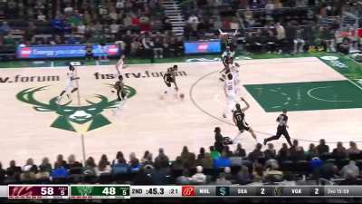 [Highlight] Giannis denies the Garland-Mobley lob and then gets a massive euro-step dunk in transition