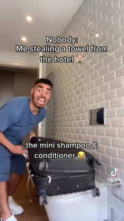 I hate these ‘comedy’ types of tiktoks but still a goldmine of cringe