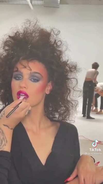 80s retro fashion photo shoot: professional makeup artist