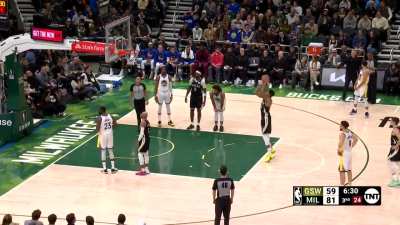 [Highlight] Draymond arguing with a Bucks fan about a foul call