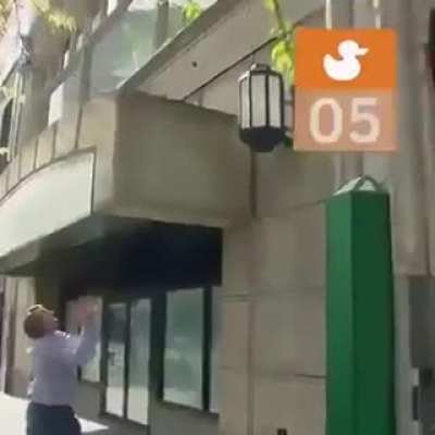 This guy deserves a reward for this legendary act.